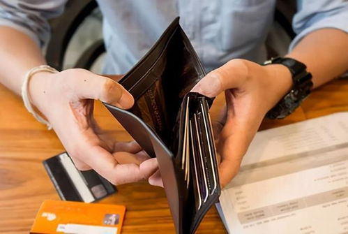 每月收入僅4000塊,為啥卻能開10萬的車 住100萬的房 真相揭開